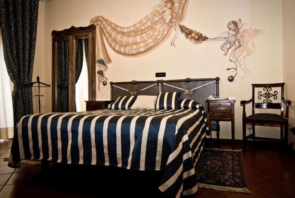 Hotel Regina Пінероло Екстер'єр фото