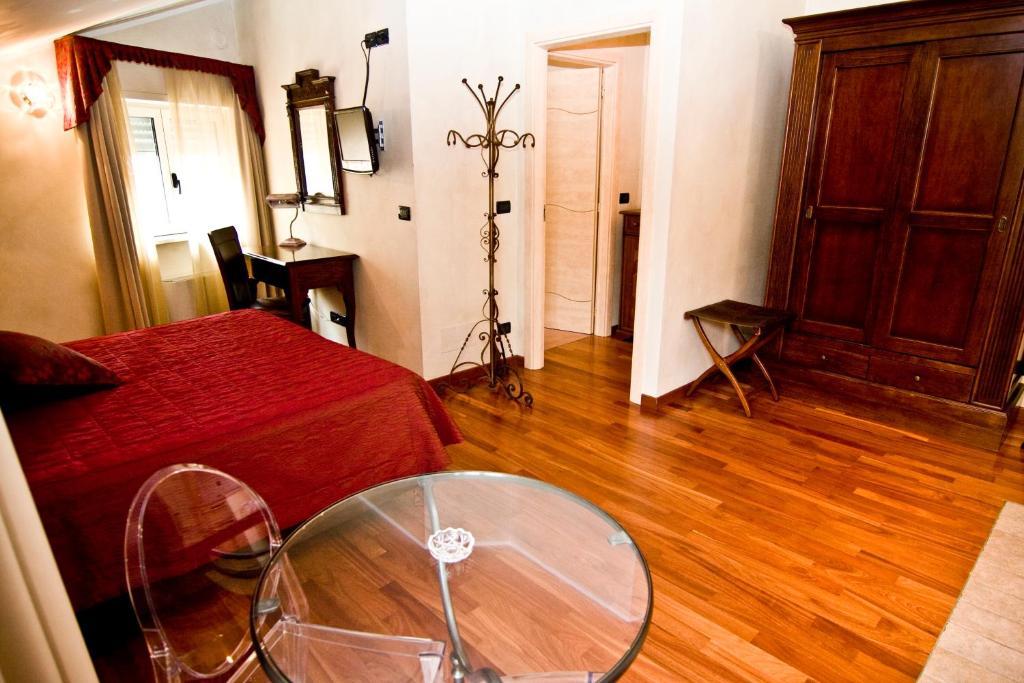 Hotel Regina Пінероло Номер фото