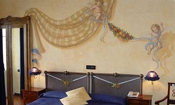 Hotel Regina Пінероло Екстер'єр фото