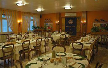 Hotel Regina Пінероло Екстер'єр фото