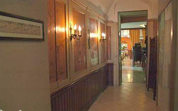 Hotel Regina Пінероло Екстер'єр фото